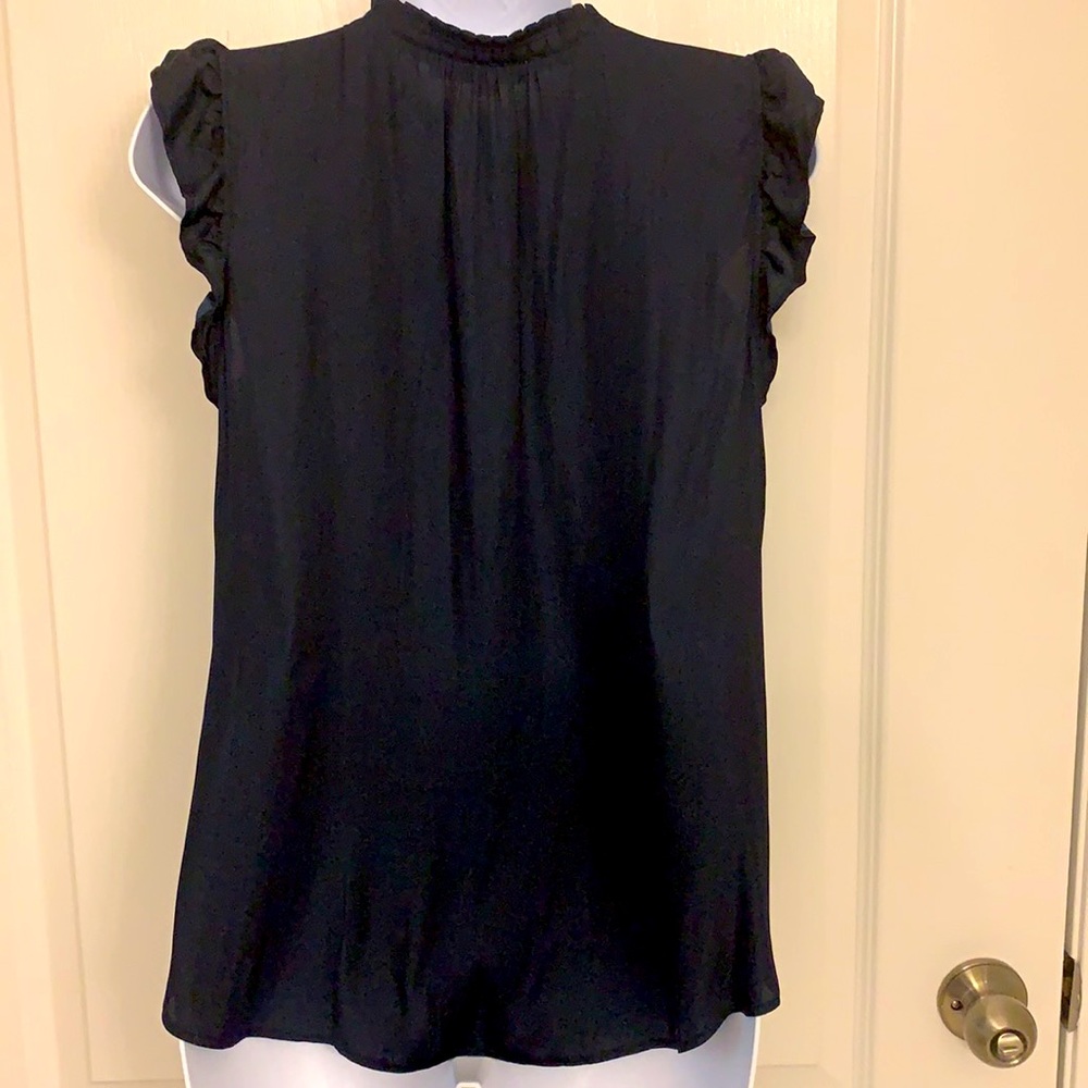🎉HP🎉 Loft Ruffle Split Neck Top - Picture 5 of 7